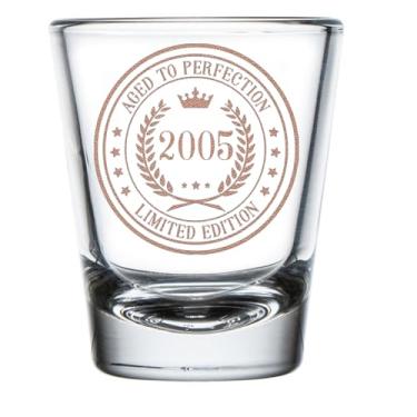 Imagem de Vintage 2005 Rose Gold Printed 1pk Shot Glass 50 ml - Presentes de feliz aniversário de 21 anos para mulheres e homens, Cheers to 21 Years, Turning 21 lembrancinhas de festa, decoração de aniversário