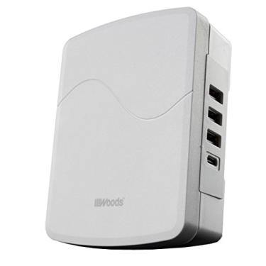 Imagem de Woods Torneira de surto 41260 com 3 saídas aterradas de entrada lateral e 4 portas USB (três tipos A e um tipo C), branco