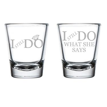 Imagem de Conjunto de 2 copos de dose de 50 ml copo de shot engraçado aniversário de renovação de votos I Still Do What She Says