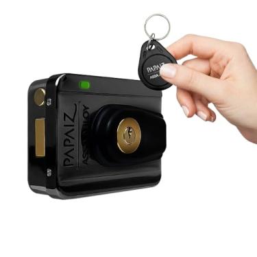 Imagem de Fechadura Elétrica para Portão EML300 com Leitor RFID, Cor Preta e Sistema de Abertura por Tag