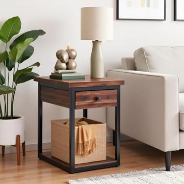 Imagem de Mesa de canto de madeira maciça rústica Claremont com gaveta e prateleira – Detalhe de casa de fazenda ou mesa de cabeceira com nós naturais, bordas ásperas para sala de estar ou quarto da Alaterre