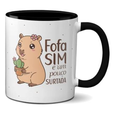 Imagem de Caneca Capivara Fofinha Com Flor Fofa Sim e um Pouco Surtada (Preta)