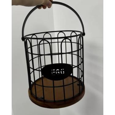 Imagem de Cesta de arame para coletar ovos frescos, cesta redonda para coletar ovos com alça de metal, decoração de cozinha rústica vintage, suporte de recipiente de armazenamento de frutas com base de madeira
