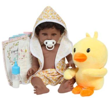 Imagem de Bebê Reborn Menino Negro Com Roupão de Patinho e Pelúcia - Cegonha Reb