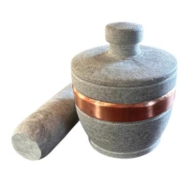 Imagem de Pilão De Pedra Sabão Resistente Com Detalhe Em Cobre E Tampa