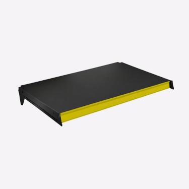 Imagem de Bandeja Prateleira 40x91 Para Gôndolas New Plus Preta Com Porta Etiquetas Amarelo - SA Gôndolas
