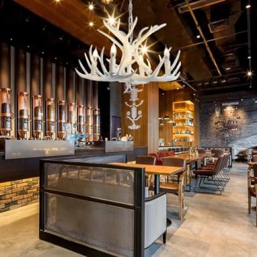 Imagem de Luminária pendente rústica com chifres E27 Lustre pequeno com chifre de veado 4 luzes Estilo de vela de fazenda Luminária pendente de resina para sala de jantar Sala de estar Decoração de ca