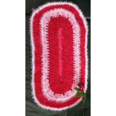 Imagem de Artesanal Tapete de Crochê Decorativo, Passadeira Felpuda Vermelha, 87x48cm, Algodão, Feito à Mão, Estilo Artesanal para Quarto e Corredor