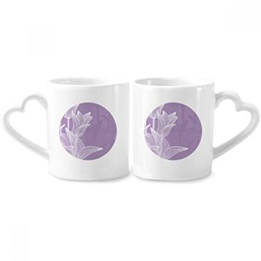 Imagem de Conjunto de canecas de porcelana para casal com ilustração de tulipa e alça de coração