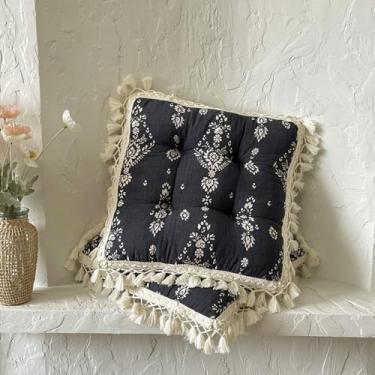 Imagem de Huierxun Almofadas de cadeira estampadas florais com borlas Boho algodão linho almofadas de cadeira quadrada 43 x 43 cm almofada de assento vintage casa de fazenda para sala de estar, cozinha e