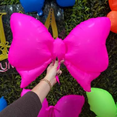 Imagem de Kit 2 Balões Laço Neon Pink 26" (65cm) – Inflável, Decoração Festa Temática, Brilha na Luz Negra, Painel Instagramável, Acessório Festa Neon