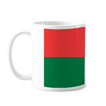 Imagem de Caneca de cerâmica com bandeira nacional de Madagascar e país da África