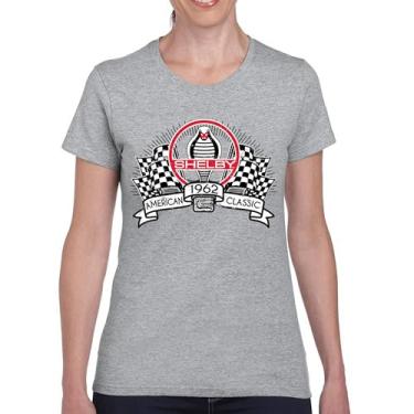 Imagem de Camiseta feminina 1962 Shelby American Classic Vintage Mustang Cobra Racing GT500 GT350 Muscle Car Powered by Ford, Cinza, 3G