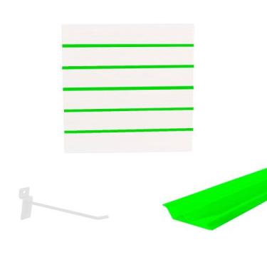 Imagem de Painel Canaletado Branco em Mdf 0,61 x 0,61m com Perfil Pvc Verde Limã