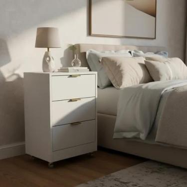 Imagem de Mesa De Cabeceira Branca 40cm com 3 Gavetas Para Quarto Lateral de Cama e Escritório Gaveteiro Organizador Já Montado (Com Rodinhas, Puxador Dourado)
