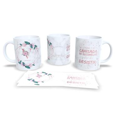 Imagem de Caneca Decorativa em Cerâmica com Flores Cor de Rosa e Verde, Frase Motivacional em Português, Design Floral, 325ml (v)