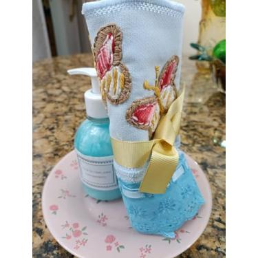 Imagem de Kit sabonete líquido artesanal de Flor de cerejeira com bamboo e 1 toalha de lavabo bordada a mão.