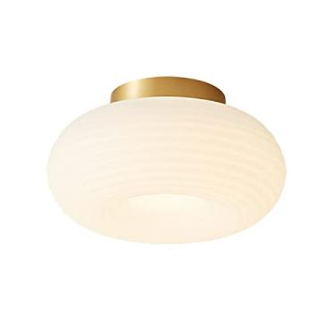 Imagem de Luminária de teto redonda de LED moderna KCO, latão escovado, 7,9" x 4,3", com detalhes canelados em dourado e branco, perfeita para quarto, varanda e sala de estar.