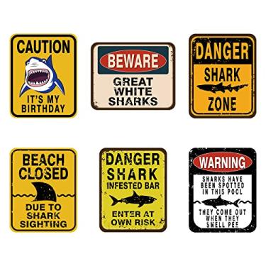 Imagem de WERNNSAI Decorações de festa de tubarão - 6 peças placas engraçadas de decoração de festa de aniversário de tubarão para meninos, crianças, tema submarino, artigos de chá de bebê, decoração de sinal