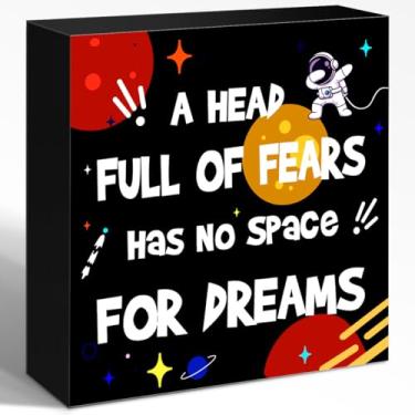 Imagem de Placa de bloco de madeira preta motivacional, uma cabeça cheia de medos não tem espaço para sonhos, sinal de caixa de madeira, citação inspiradora, decoração de mesa para casa, quarto, escritório