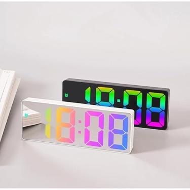 Imagem de Relógio Despertador Digital de Mesa 16X2.5X6cm - Alarme e Display de Temperatura, Bateria AAA e Carregamento USB, Preto com LED, Ideal para Quarto e Escritório (Branco Com Led Colorido)