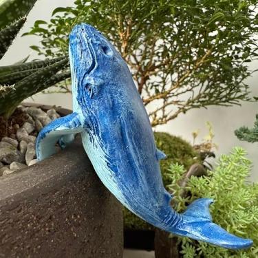 Imagem de Gancho de vaso de plantas com figura de baleia, abraçador de vaso de flores de tartaruga, estátua de tartaruga de resina, abraçadores engraçados para plantadores, abraçador de vaso de flores de