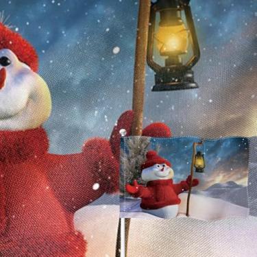 Imagem de YongFoto Merry Christmas Bandeira 0,9 x 1,5 m dupla face de serapilheira boneco de neve neve campo de neve chapéu vermelho luvas quatro lados costurado cor vívida brilhante UV resistente ao