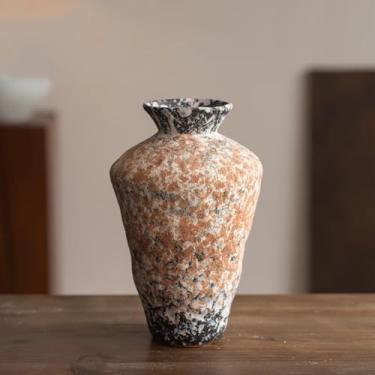 Imagem de Vaso de cerâmica Wabi Sabi com textura de granito salpicado, vaso de flores artístico para decoração de casa, perfeito para sala de estar, prateleira e mesa de centro de mesa (médio-alto)