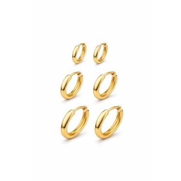 Imagem de AURUM SEMIJOIAS | Kit Conjunto Trio de Brincos de Argolas 3 Furos, Dourados Lisos, Folheados a Ouro, Tamanhos PMG (10, 8 e 6mm), Fecho Tipo Click, Moda Feminina e Maculina, Brincos 3 Furos, Adultos, Meninas, Meninos, Adolescentes, Semijoias Finas para pessoas de Bom gosto que apreciam qualidade.