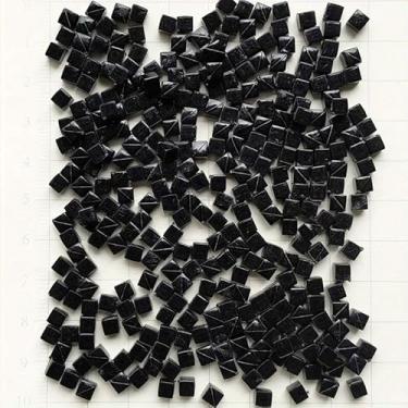 Imagem de 300 peças 4 x 4 mm cubo pequeno colorido acrílico mosaico pedras DIY acessórios de decoração criativa feitos à mão (preto)
