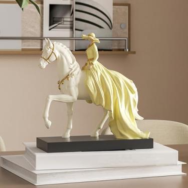 Imagem de SYAHEiPENG Decoração de escultura artística de luxo, design de princesa e cavalo, ornamento de alta qualidade para sala de estar, entrada, armário de TV, mesa de escritório, decoração de mesa