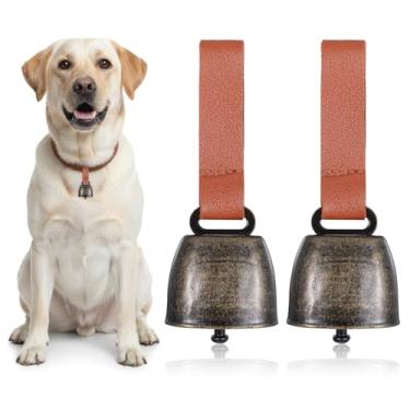 Imagem de Styquenzer 2 peças de sino para coleira de cachorro, sinos de latão com alça de botão de couro para coleira de cachorro para cães grandes, treinamento antiperda, sinos antifurto para animais de