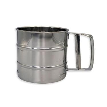 Imagem de Caneca Peneira Polvilhadora em Aço Inox, 250g, 16cm Diâmetro, com Gatilho e Mexedor, para Açúcar, Farinha, Chocolate