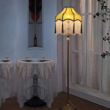 Imagem de Luminária de chão criativa em tecido verde, com estrutura de metal polido, estilo francês, vertical, para canto, decorativa, alta, ideal para sala de estar e quarto.