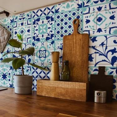 Imagem de Adesivo de Parede Azulejo Retrô 12 estilo português para Cozinha e Banheiro, ladrilho hidráulico, lavável e autocolante