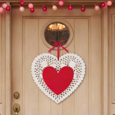 Imagem de Thyle Decoração de porta de dia dos namorados, placa suspensa de madeira em forma de coração, placa de pendurar para casamento, aniversário, férias, ambientes internos e externos, faça você mesmo