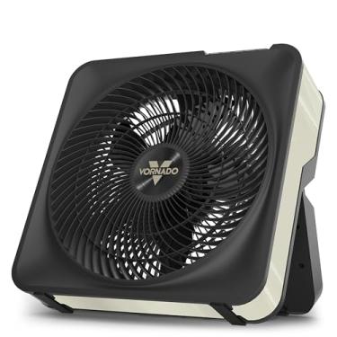 Imagem de Vornado Model 80X High Velocity Box Fan com Kick Stand, Display digital, Grille removível, Variável Speed Controlo, 1-12 horas Timer, Powerful Floor Fan for Bedroom, Targeted Cooling Fan, Cool Gray