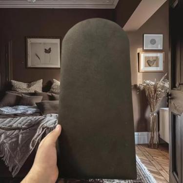 Imagem de Kit Cabeceira Estofada Adesiva 45x20 cm – Tecido Suede Premium, 5 a 20 Módulos para Cama Solteiro, Casal, Queen, King e L(MARROM,10)