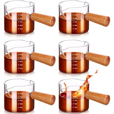 Imagem de 6 copos medidores de café expresso, bicos duplos, copo medidor, jarra tripla com cabo de madeira, 70,9 g, jarra de café barista transparente de vidro pequeno