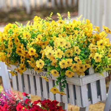 Imagem de SHareconn 24 pacotes de flores artificiais para decoração ao ar livre, plantas falsas de seda colorida margarida eucalipto lavanda, resistente a UV para fora de casa, varanda, pátio, decoração interna