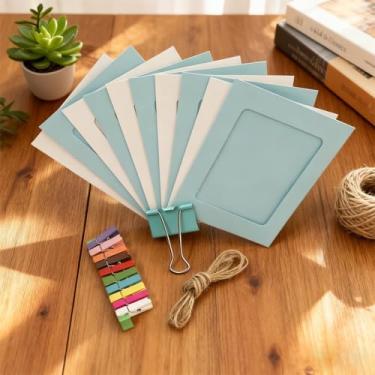 Imagem de Molduras para pendurar para fotos, pacote com 10 – Porta-retratos de papel azul e branco blush de 10 x 15 cm com clipes e cordão | Exibição decorativa de parede para formatura, aniversário, chá de