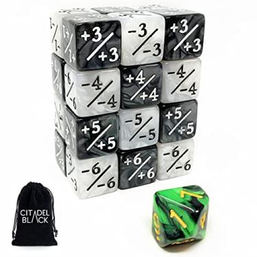 Imagem de Citadel Black MTG Buff Dice Counters +1/+1 e -1/-1 Conjunto de 25 Premium Resina com Sacola de Veludo e Dado de Veneno, Magic: The Gathering