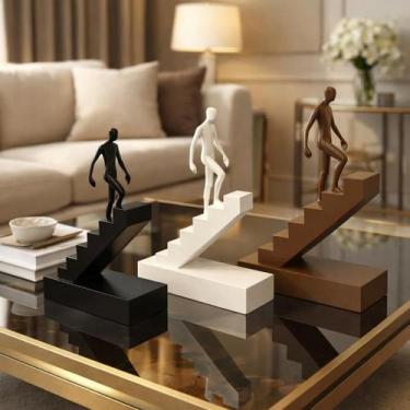 Imagem de Escultura Abstrata Decorativa Subindo Escada Caminho do Topo Sucesso -