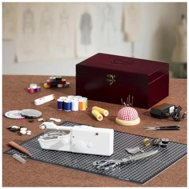 Imagem de Máquina de costura portátil, com elegante caixa de costura de madeira e kit de costura de 153 peças, mini máquina de costura portátil sem fio, perfeita para adultos, iniciantes e reparos domésticos