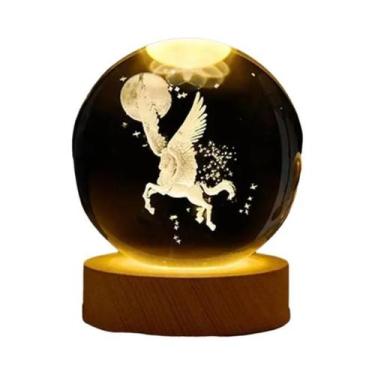 Imagem de Bola de Cristal 3D Pikachu 6cm - Luminária Noturna com Base de Madeira