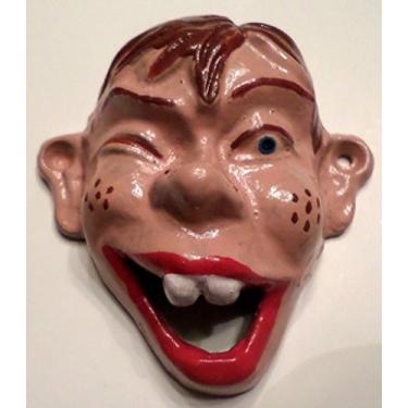 Imagem de Abridor de Garrafas Vintage GWE de Marionete Howdy Doody em Ferro Fundido para Montagem na Parede