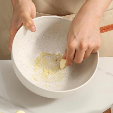 Imagem de KGCCIZI Tigelas de salada grandes de cerâmica com função de ralador de alho. Tigela de servir salada branca de 1,7 g. Tigela profunda adequada para sopa, cereal, ramen, macarrão, salada.