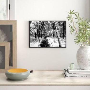 Imagem de Quadro Fotografia Neve Na Floresta 33X24 Com Vidro - Preta