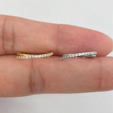 Imagem de Argola titânio crossed clicker dourada com zircônias cristal - no-bran