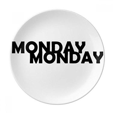 Imagem de Prato decorativo de porcelana com personagens elegantes de Monday